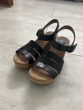 Clark’s Black Leather Wedge Sandals